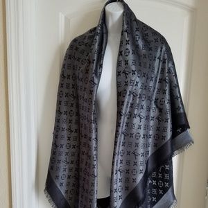 Louis Vuitton Monogram Shine Shawl